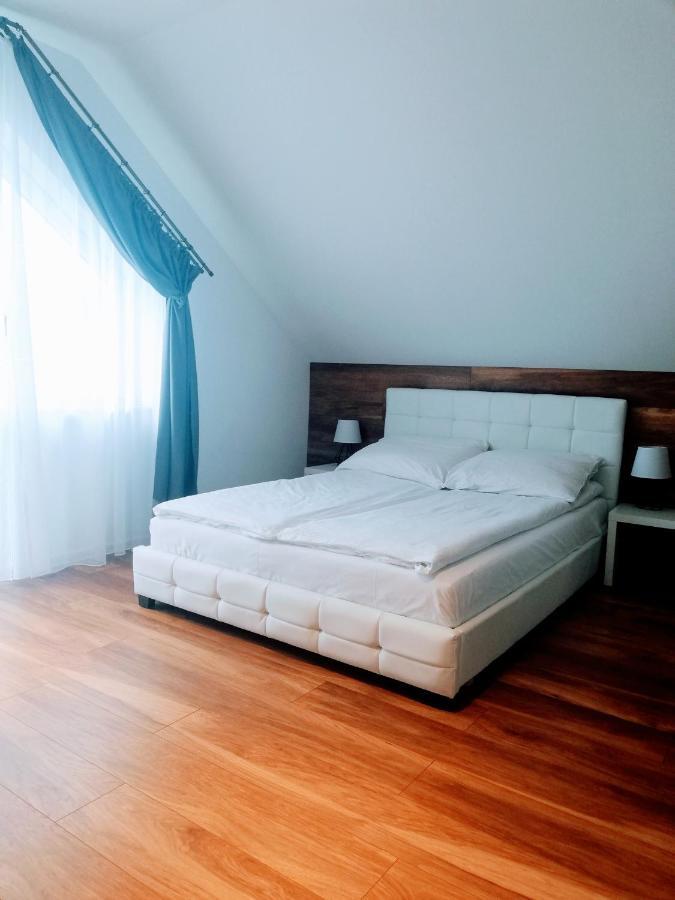 D.w. Julia Homestay *